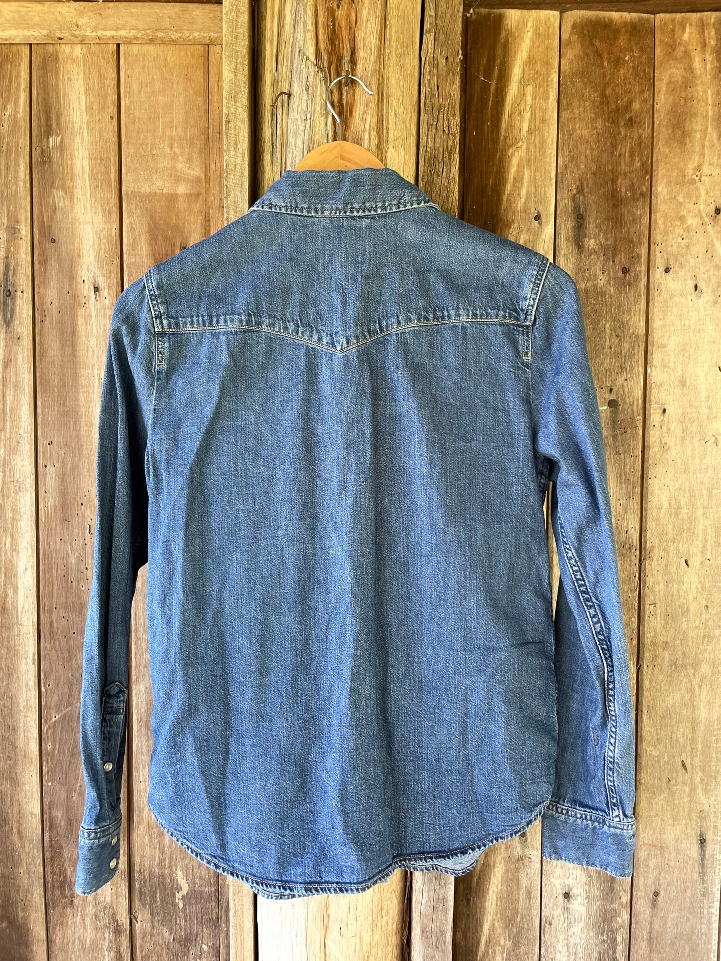 Levi’s denim pearl snap (S)